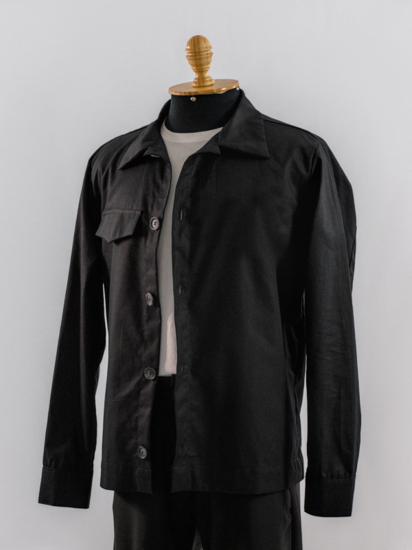 Overshirt Preta de Sarja Fina Rubroo