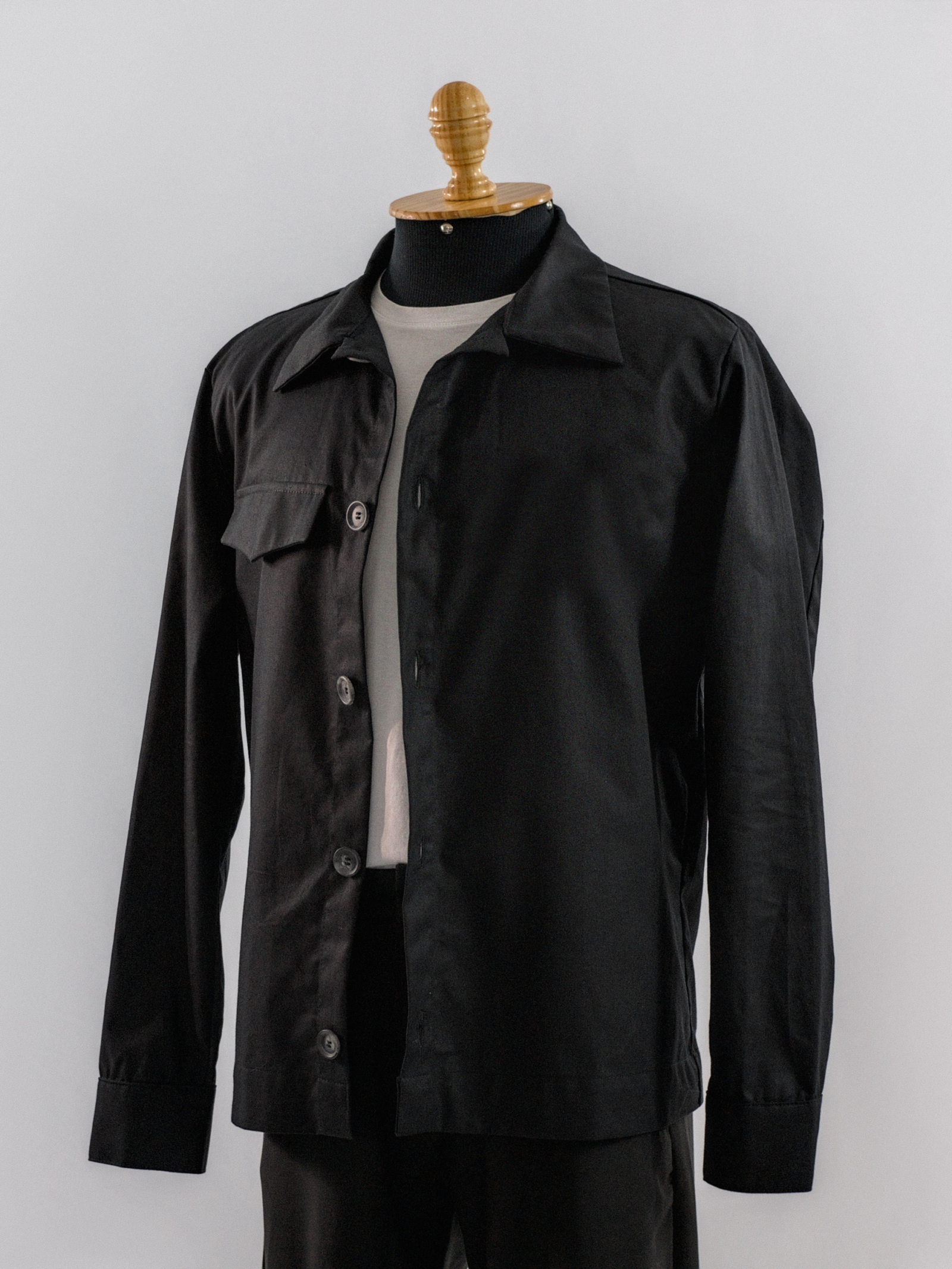 Overshirt Preta de Sarja Fina Rubroo